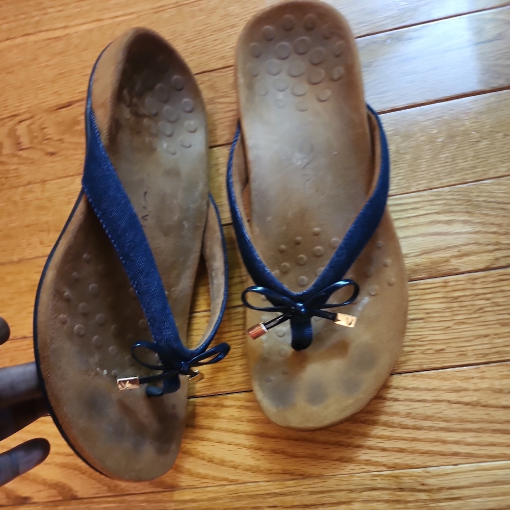 Vionic Bella Thong Sandals View 3